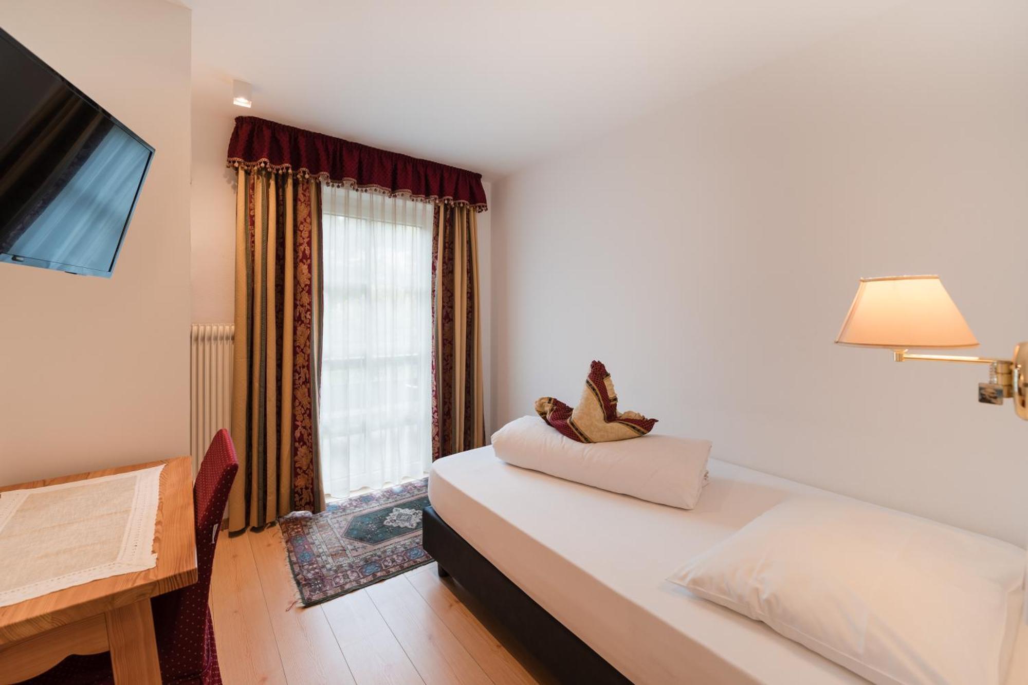 Al Plan, A Mountain Moving Hotel Сан-Виджилио-ди-Мареббе Экстерьер фото